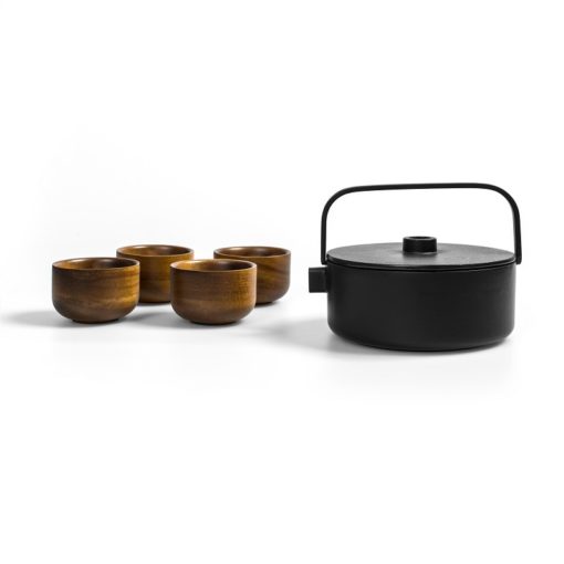 Collage matcha set wasserkocher und teeschalen