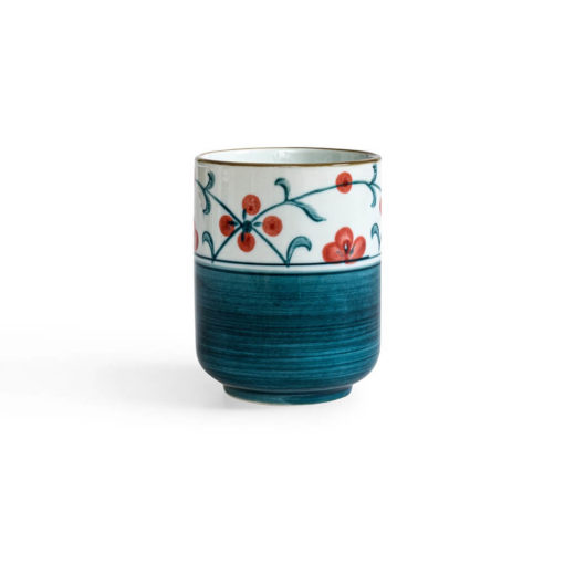 Becher in gedeckten Farben