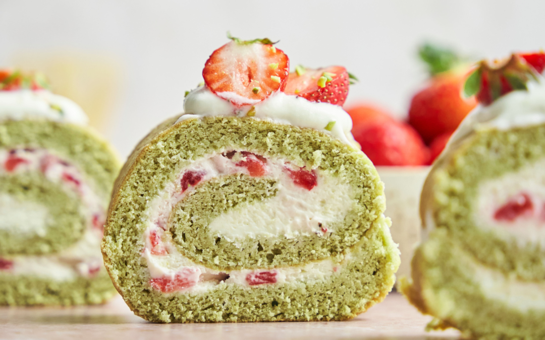 Erdbeerroulade mit Matcha Rezept